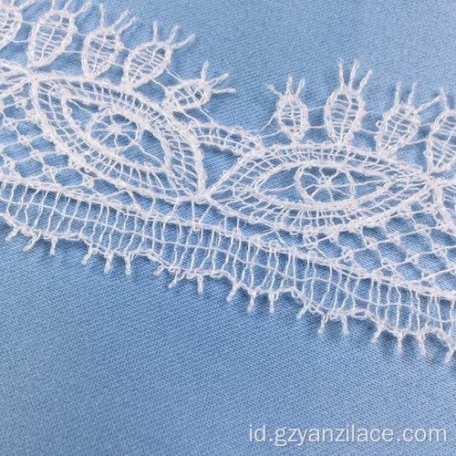 White Bridal Lace Trim Tebal oleh Yard